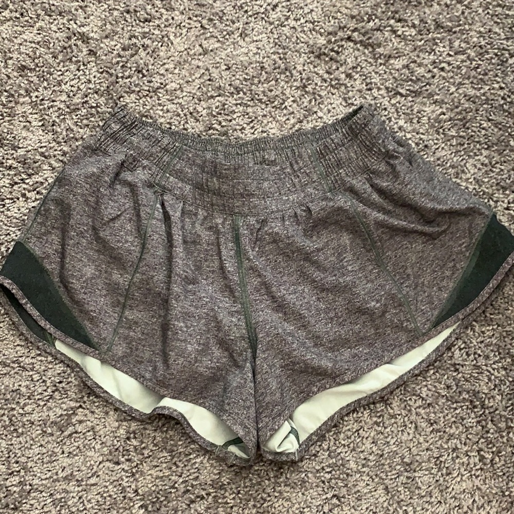 Lululemon Hotty Hot 2.5” Shorts Low Rise